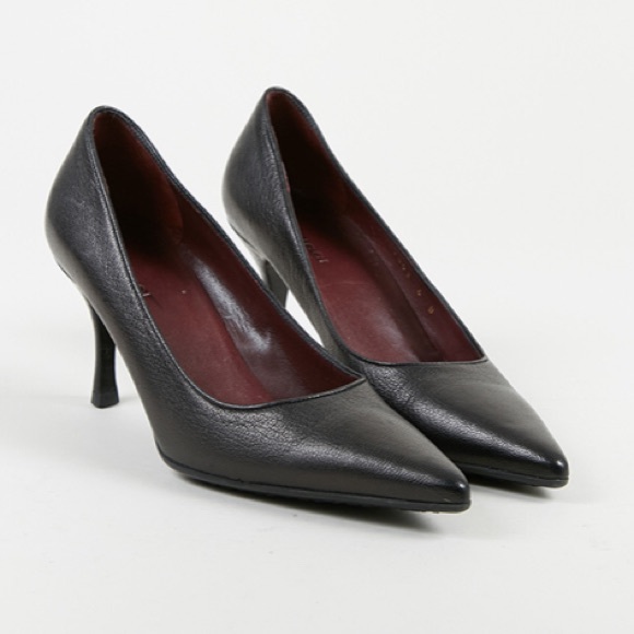 Gucci Shoes - Gucci Black Pointed Pumps Size 6